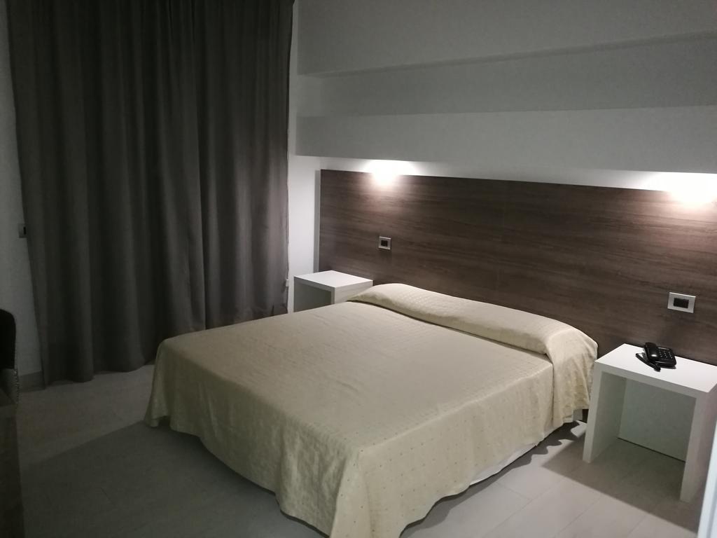 Hotel Miramare Cirò Marina Exteriör bild